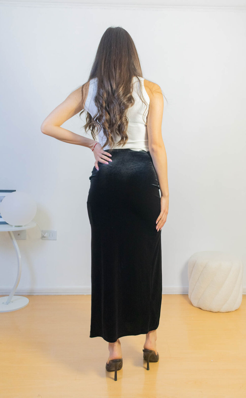 Falda Larga Negra con Aberturas Laterales Maxi 2kinspire modelo 001 4 de 4 | 2kinspire