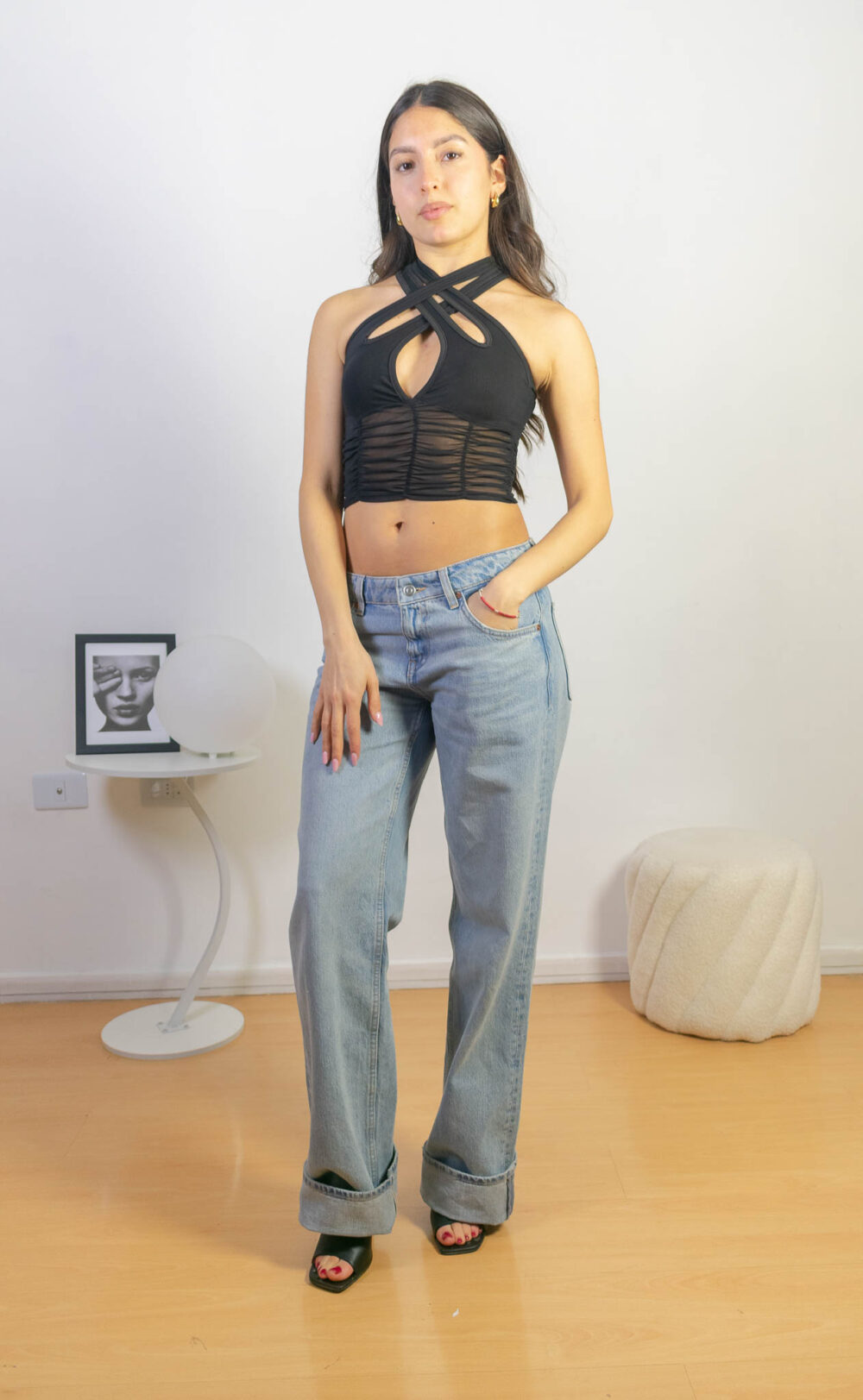 Top con Escote Halter Negro Tirantes Cruzados Mystic 2kinspire modelo 001 1 de 3 | 2kinspire