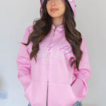 Hoodie o polerón unisex con capucha Hello Kitty Oversize 5 Hoodie o poleron unisex con capucha Hello Kitty Oversize 2kinspire modelo 001 3 de 6 | 2kinspire