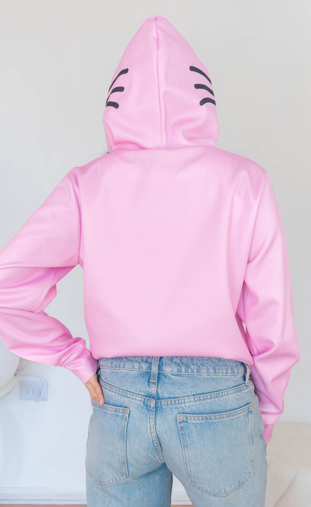 Hoodie o poleron unisex con capucha Hello Kitty Oversize 2kinspire modelo 001 4 de 6 | 2kinspire