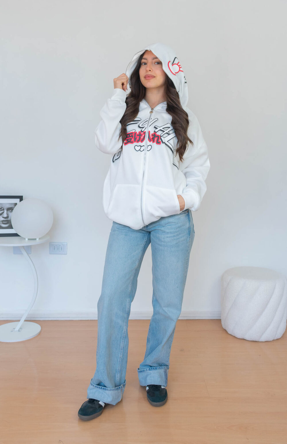 Hoodie o poleron unisex con capucha Hello Kitty Oversize 2kinspire modelo 001 5 de 6 | 2kinspire