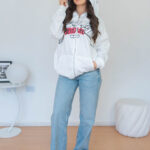 Hoodie o polerón unisex con capucha Hello Kitty Oversize 3 Hoodie o poleron unisex con capucha Hello Kitty Oversize 2kinspire modelo 001 5 de 6 | 2kinspire