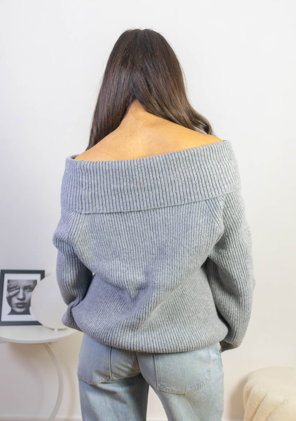 Sweater Oversize Hombros Descubiertos Mujer Gray 2kinspire modelo 001 4 de 4 | 2kinspire