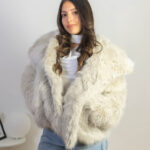 Abrigo Peludo Elegante De Piel Suave Oversize Sara 2kinspire modelo 001 10 de 11 | 2kinspire