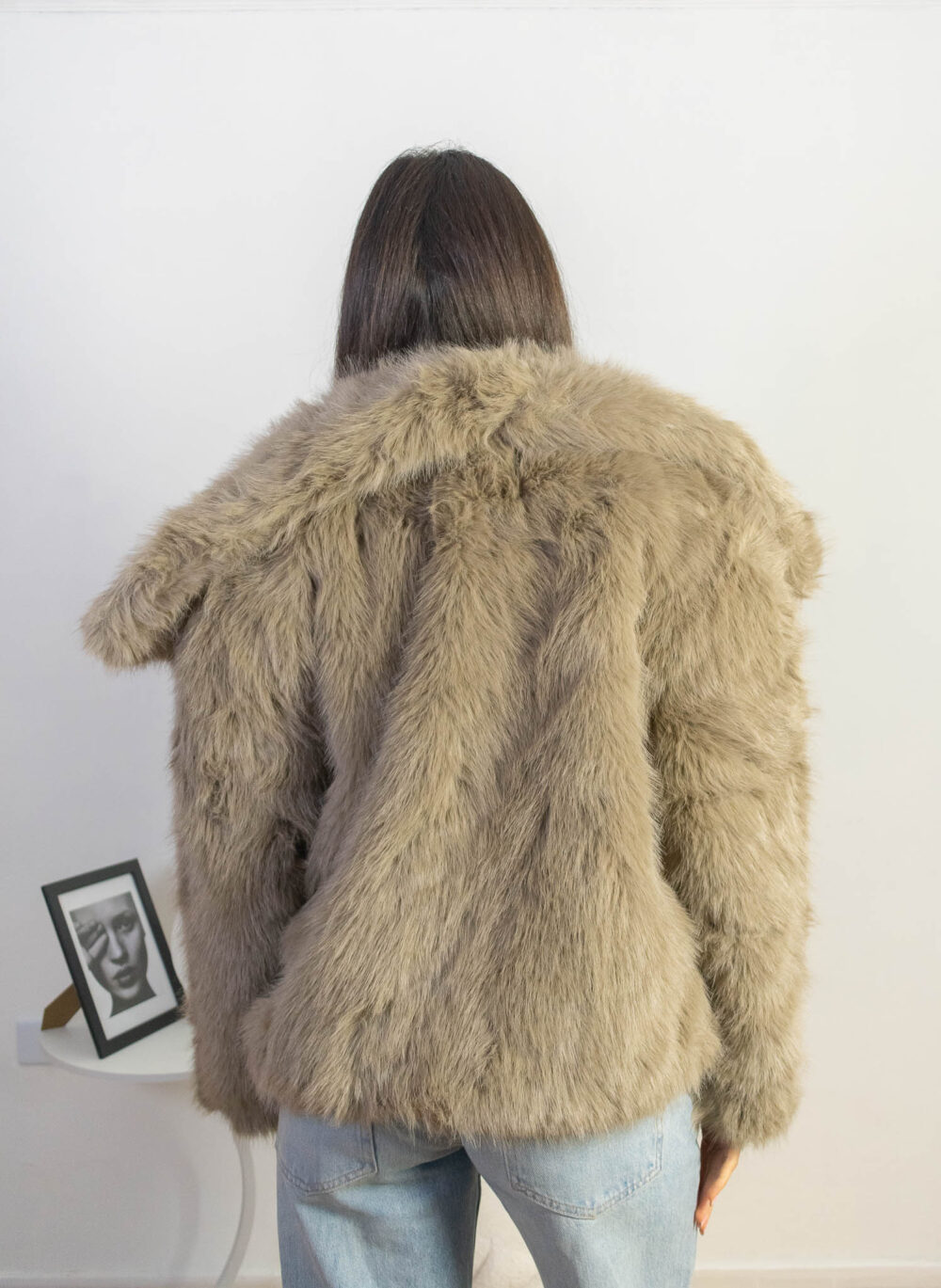 Abrigo Peludo Elegante De Piel Suave Oversize Sara 2kinspire modelo 001 6 de 11 | 2kinspire