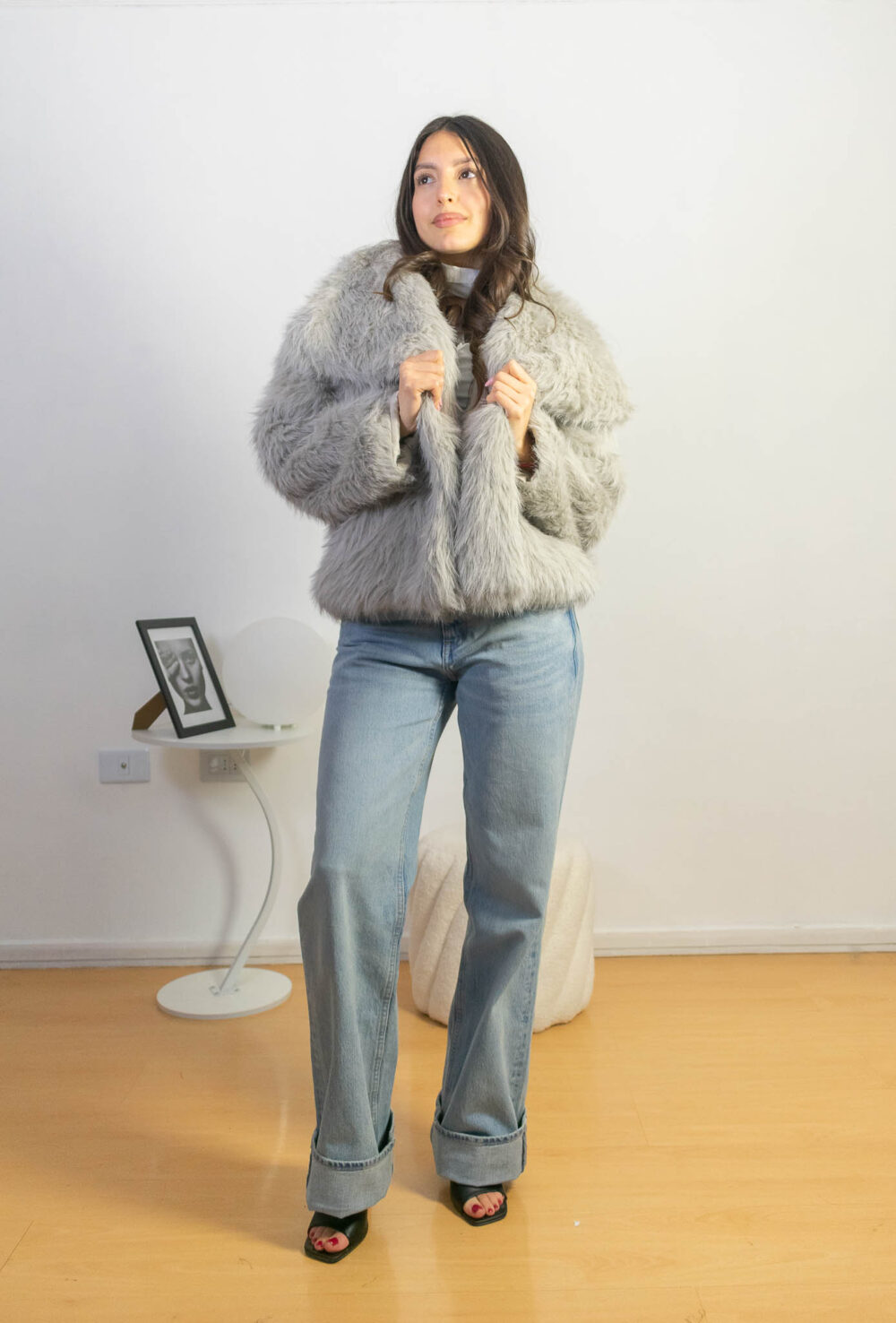 Abrigo Peludo Elegante De Piel Suave Oversize Sara 2kinspire modelo 001 9 de 11 | 2kinspire