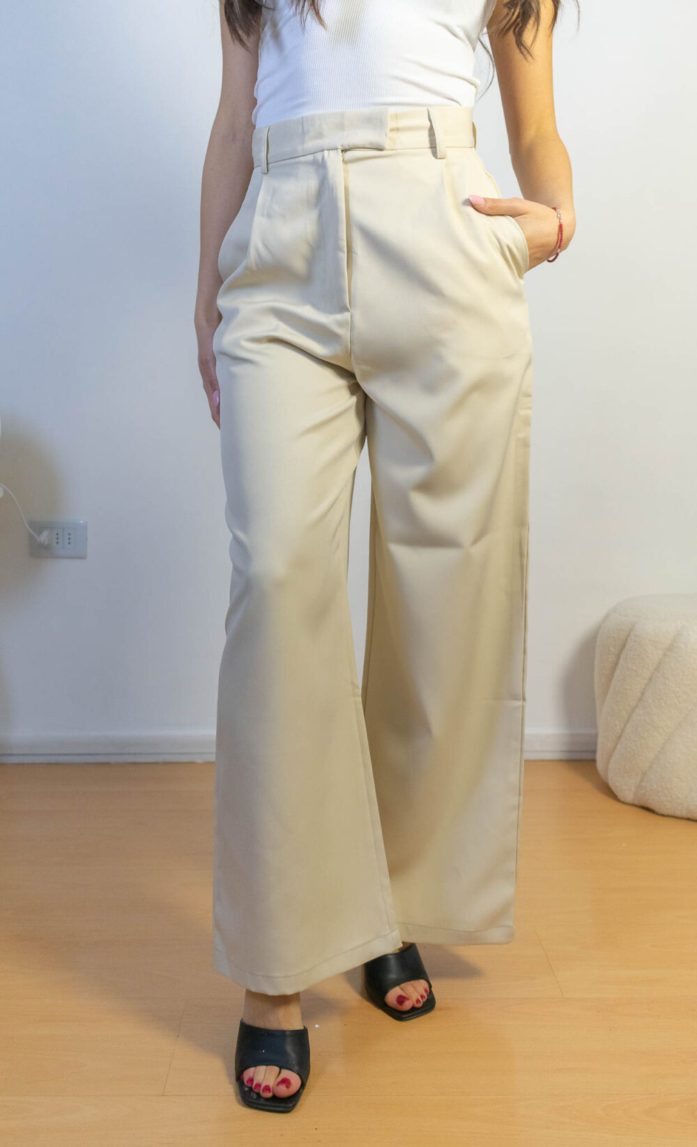 Pantalon Recto Elegante con Pliegues Mujer 2kinspire modelo 001 2 de 4 | 2kinspire