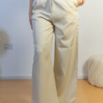 Pantalon Recto Elegante con Pliegues Mujer 2kinspire modelo 001 2 de 4 | 2kinspire