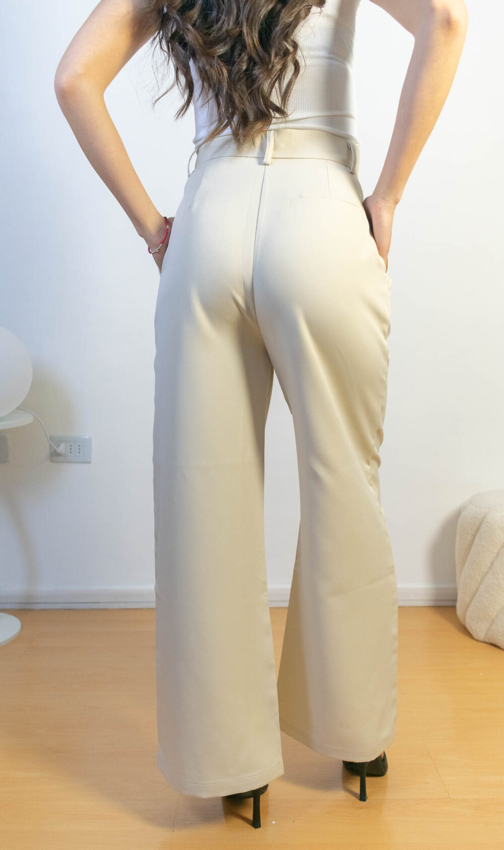 Pantalon Recto Elegante con Pliegues Mujer 2kinspire modelo 001 4 de 4 | 2kinspire