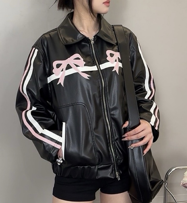 Chaqueta Oversize Cuerina con Diseño Coquette Cinthia
