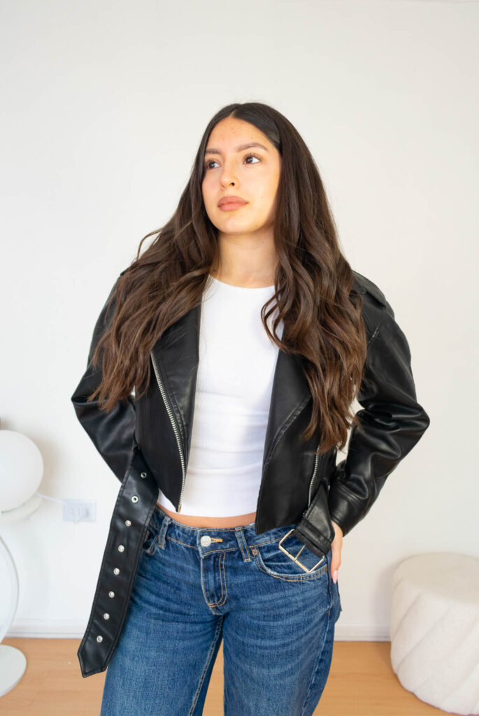 Chaquetas en Tendencia para Otoño-Invierno en Chile: Diseños que No Pueden Faltar en tu Clóset 1 Chaqueta Cazadora Biker Crop