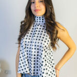 Top Polka Dot Halter Satin Mujer 2025 2kinspire modelo 001 1 de 3 | 2kinspire