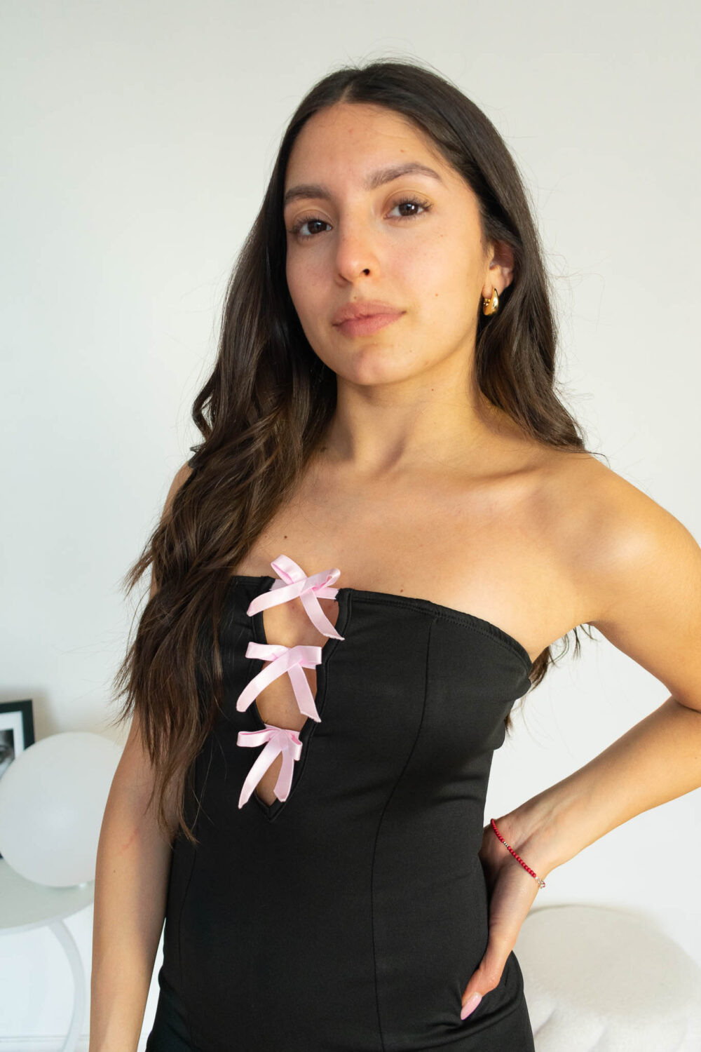 Vestido Corto Sin Tirantes Hombros Descubiertos Lazo Frontal Coquette 2kinspire chile 3 | 2kinspire