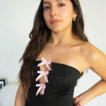 Vestido Corto Sin Tirantes Hombros Descubiertos Lazo Frontal Coquette 2kinspire chile 3 | 2kinspire