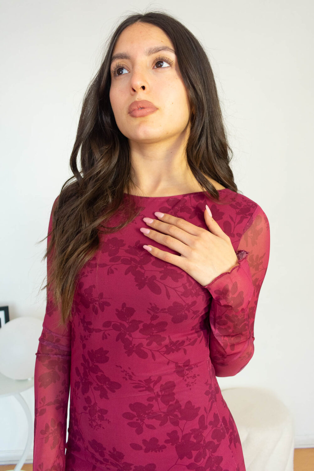 Vestido Mini Burdeo de Manga Larga para Mujer Estampado Floral y Corte Entallado modelo 6 | 2kinspire